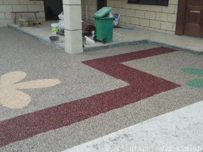 透水石胶粘石地面施工